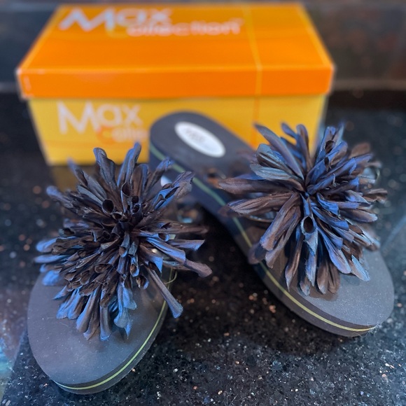 Fun Flower Fluff Flip Flop NEW SZ 7 - Picture 1 of 3